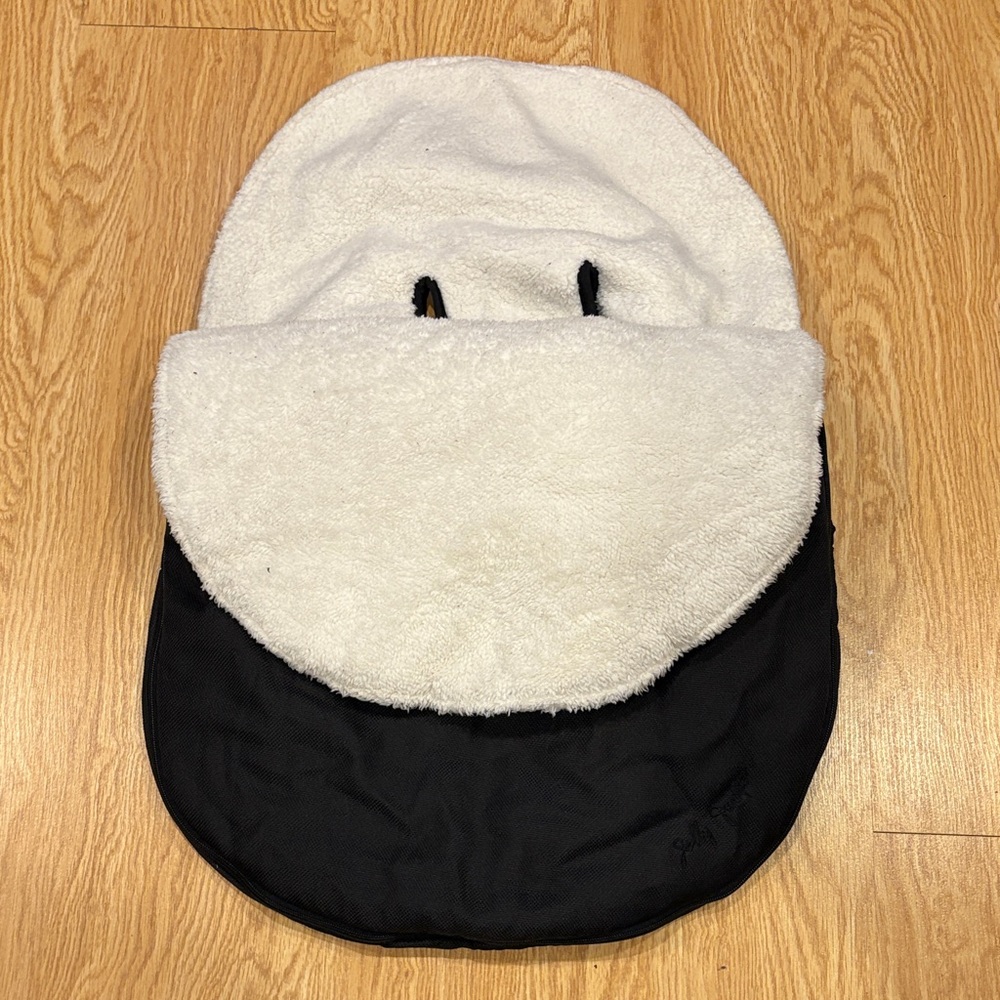 Cozy Black and White Kids Stroller Footmuff